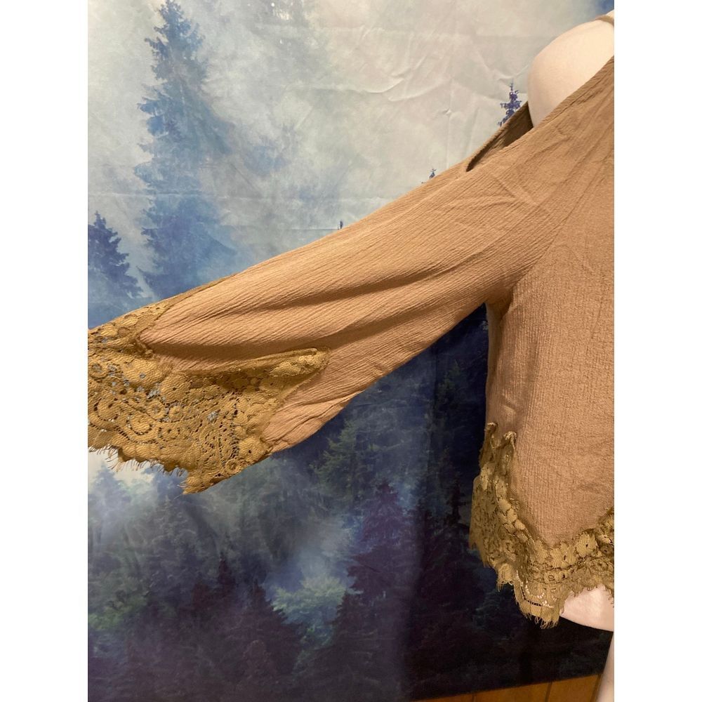 Women's Large Cold Shoulder Top - Picture 2 of 8